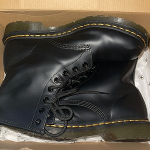 DR. MARTENS BOOTS